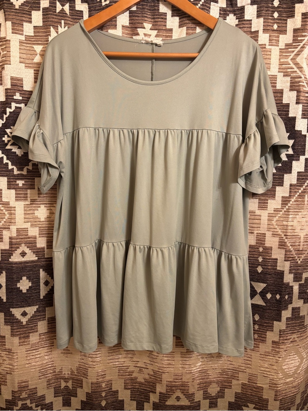 Women’s Ninexis Ruffle Sage Green Flowy Top, Short Sleeve, Size XL